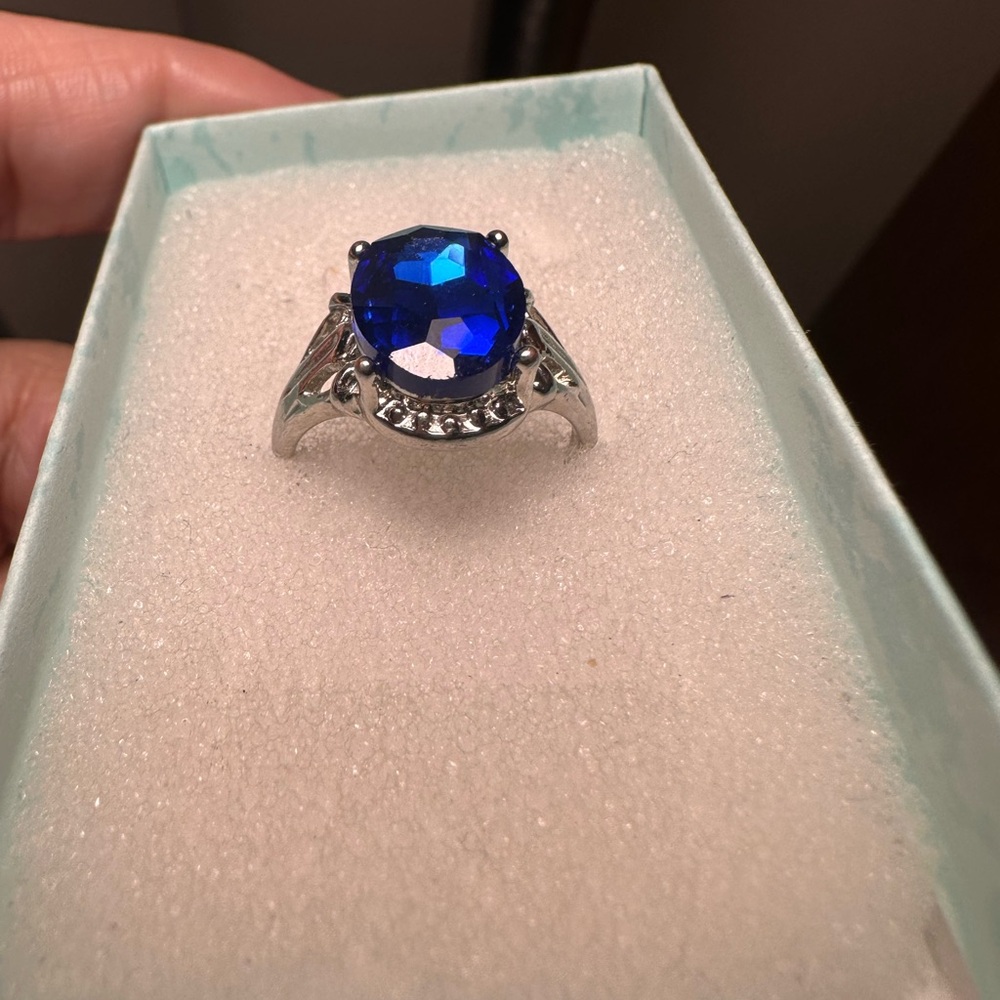 Women’s Elegant Silver Ring with Deep Blue Center Stone